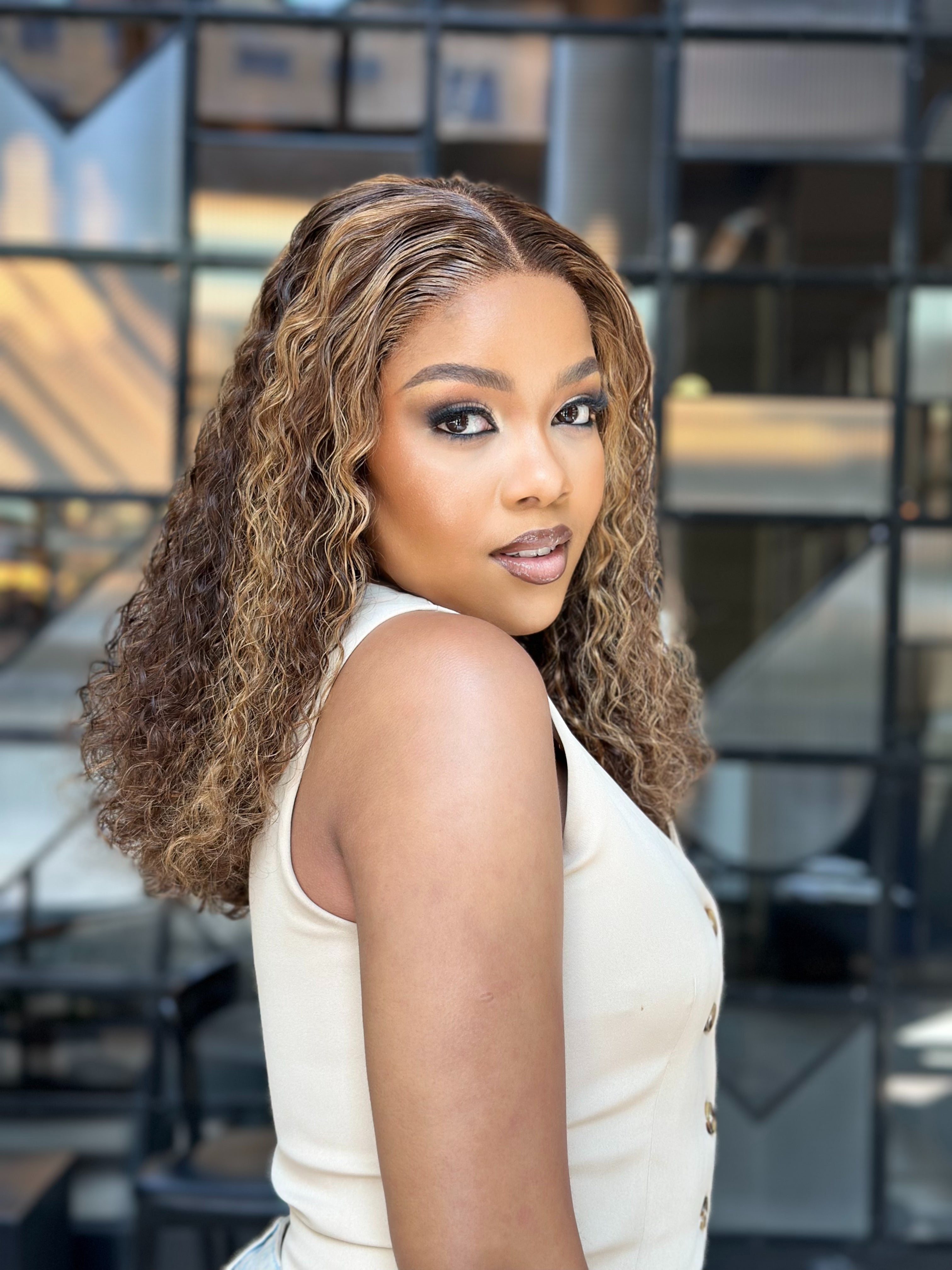 Double Drawn Highlight Glueless Curly 18 Inch Wig